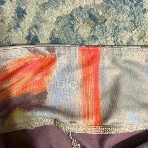 ALO paint swirl legging size small - Picture 3 of 4